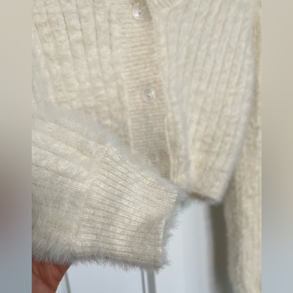 Fuzzy cream cropped cardigan - Picture 3 of 4